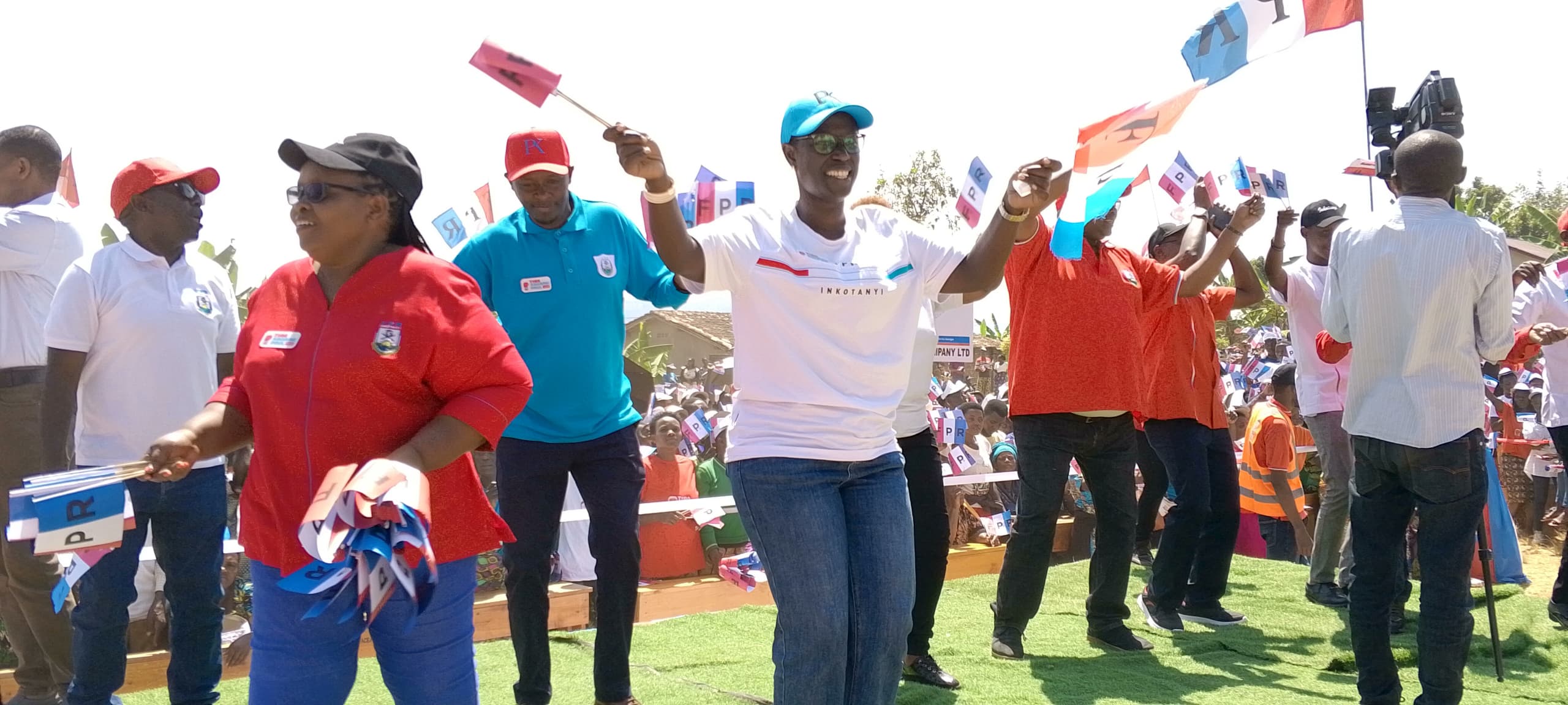 Muhanga bashimira Kagame wabegereje Imirenge SACCO
