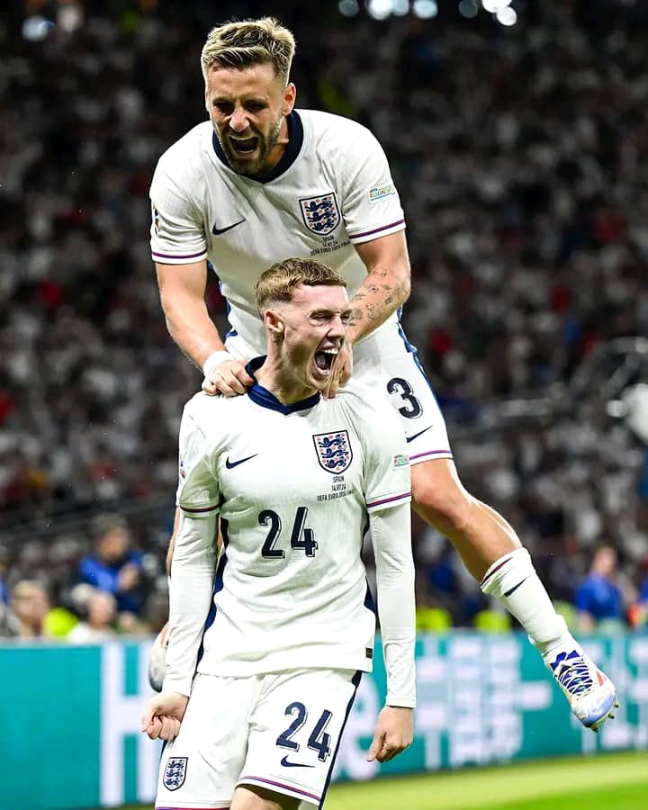 Cole Palmer na Luke Shaw bishimira igitego cyo kwishyura cy'u Bwongereza nubwo batatwaye igikombe