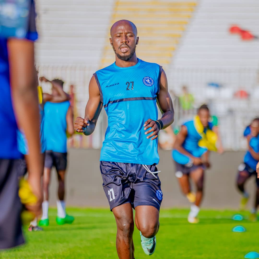 Eric Zidane yishyushya mbere y'umukino