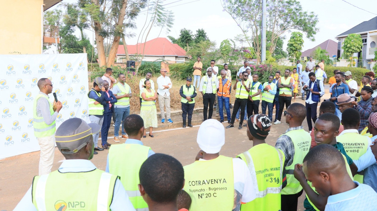 The mayor asked people to work together and not lose the fight against the actions against them The mayor asked people to work together and not lose the fight against the actions against them