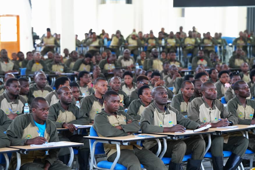 Abarimu 2949 bo mu gihugu hose nibo bazongererwa ubumenyi mu myigishirize inoze y'amateka y'u Rwanda
