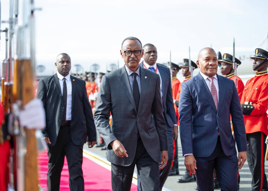 Perezida Kagame yageze muri Tanzania aho yitabiriye inama ya EAC 