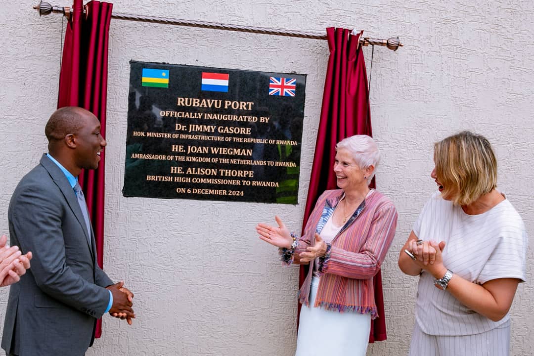 Minisitiri Dr. Jimmy Gasore, Ambasaderi w'u Bwongereza n'uw'u Buholandi mu Rwanda batashye iki cyambu 