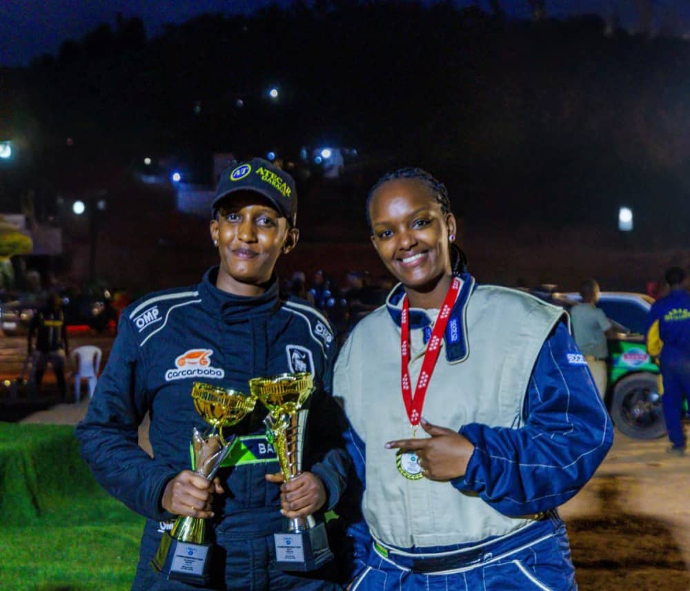 Miss Queen Kalimpinya (ufite ibikombe) ari mu bitwaye neza muri iri rushanwa. Mugenzi we Miss Aurore na we avuga ko ari intangiriro nziza nubwo we n'uwo bari bafatanyije batabashije gusoza irushanwa kubera ko imodoka yabo yagize ikibazo cya tekinike