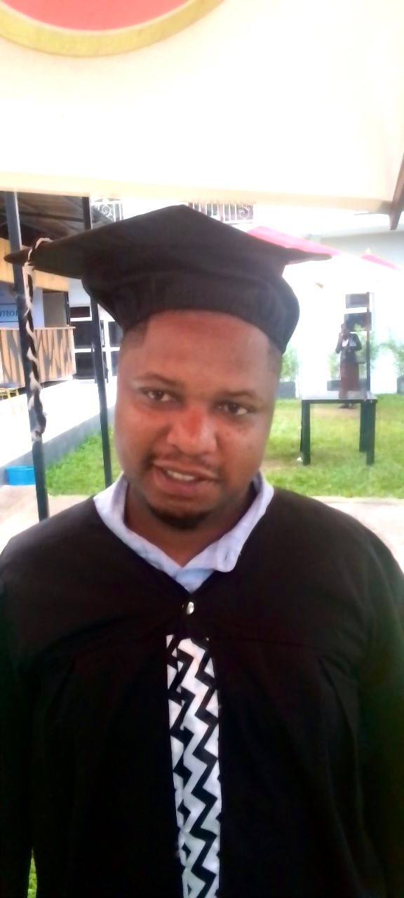 Ndayishimiye Christian yize amasomo yo guteka nyuma yo kurangiza kwiga ibyerekeranye n'ikoranabuhanga