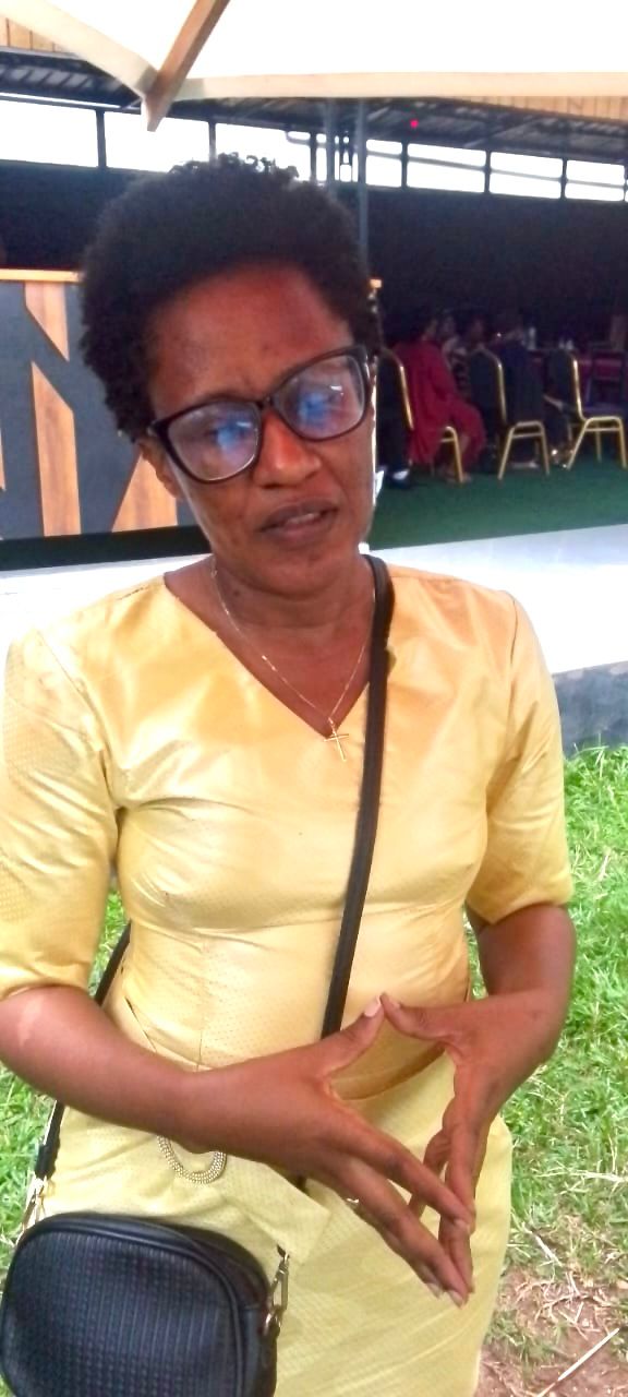 Uwase Pauline ari mu bafashije mu guhugura aba banyeshuri mu gihe cy'amezi atandatu