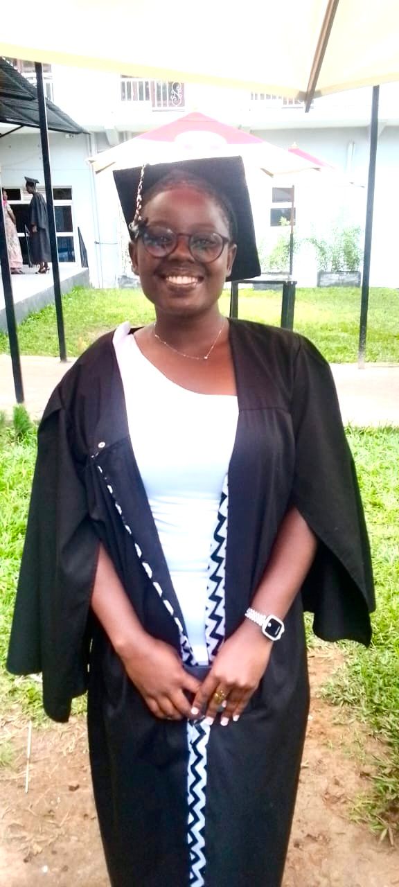 Deborah Mutuyimana Mugabo, nyuma yo kurangiza amasomo ya kaminuza, yongeyeho no kwiga ibijyanye no gutegura amafunguro