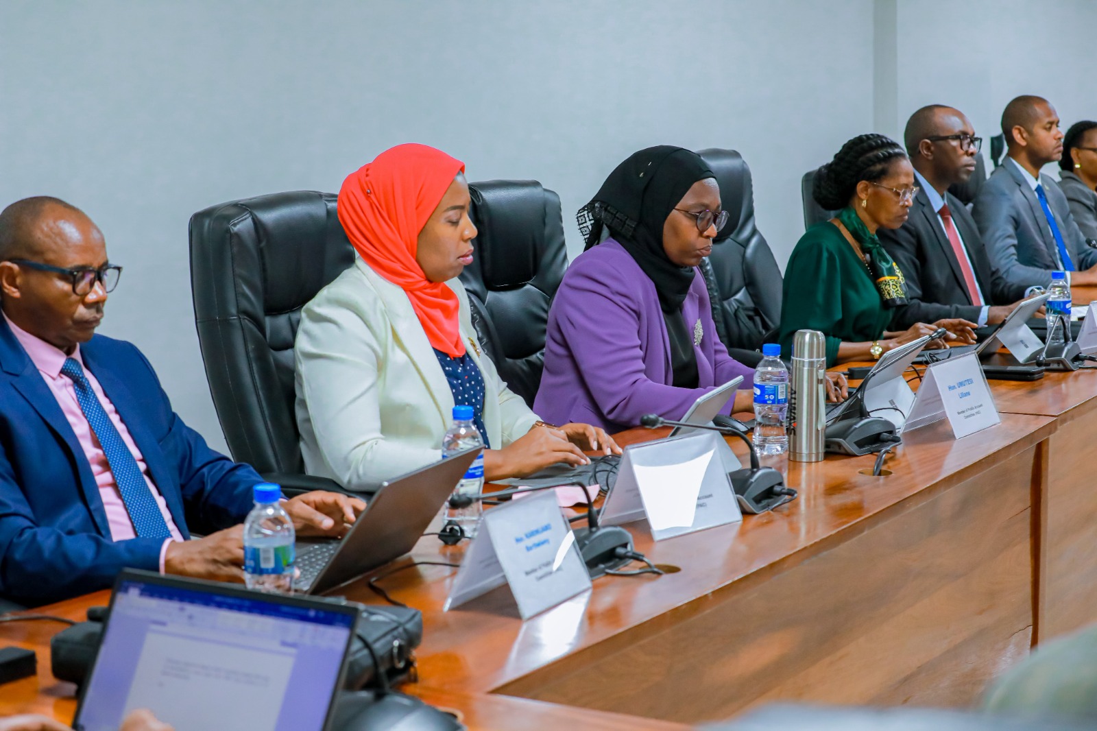 Komisiyo y'Abadepite Ishinzwe Gukurikirana Imikoreshereze y'Ingengo y'Imari n'Umutungo bya Leta yagiranye ibiganiro n'ubuyobozi bwa MINALOC n'Umujyi wa Kigali ku bibazo inzego z'ibanze zihura na byo mu gushyira mu bikorwa itegeko N° 031/2022 ryo ku wa 21/11/2022 rigenga Amasoko ya Leta