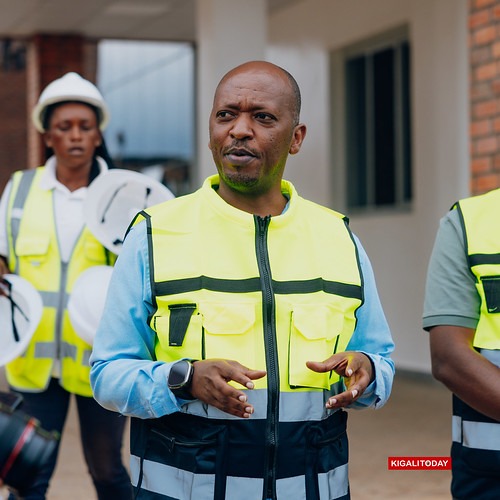 Umuyobozi Mukuru w'Ibitaro bya Ngarama, Dr. Jean Bosco Nzambimana, avuga ko ubu abarwayi bakirirwa ahantu heza, hisanzuye