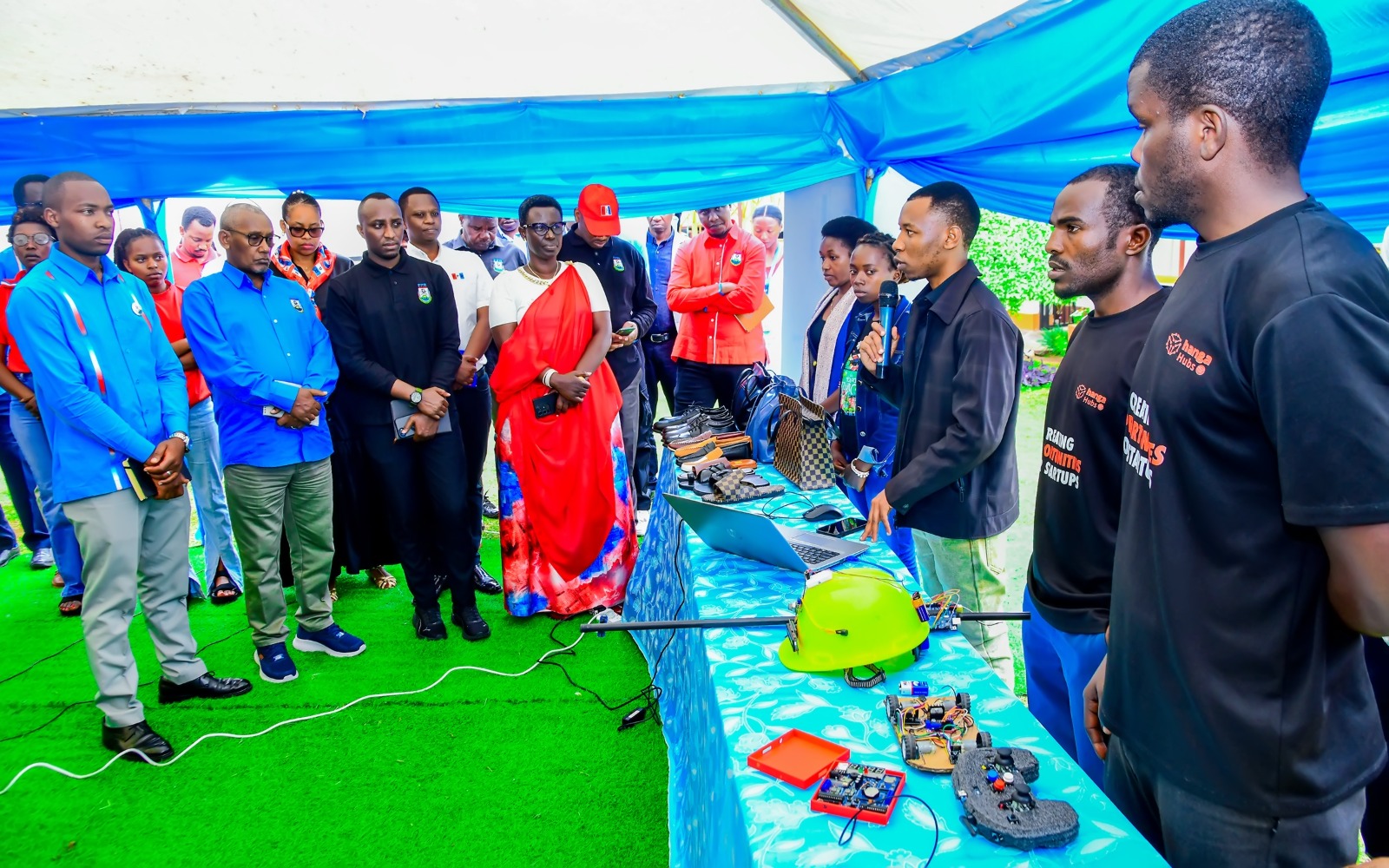 Urubyiruko rwagaragaje ibyo rukora, rwishimira ko rwahawe amahirwe angana ku bakobwa n'abahungu