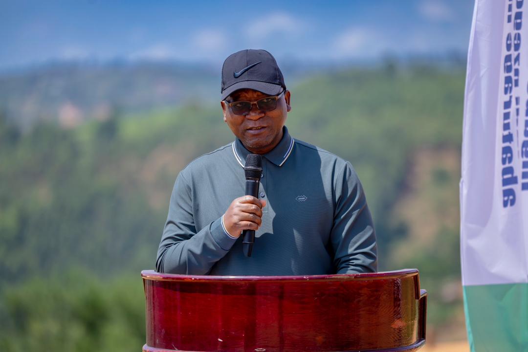 Minisitiri w'Ingabo, Juvenal Marizamunda, yasabye abaturage gukomeza ubufatanye n'ingabo mu kwicungira umutekano, no gusigasira ibikorwa remezo bubakirwa