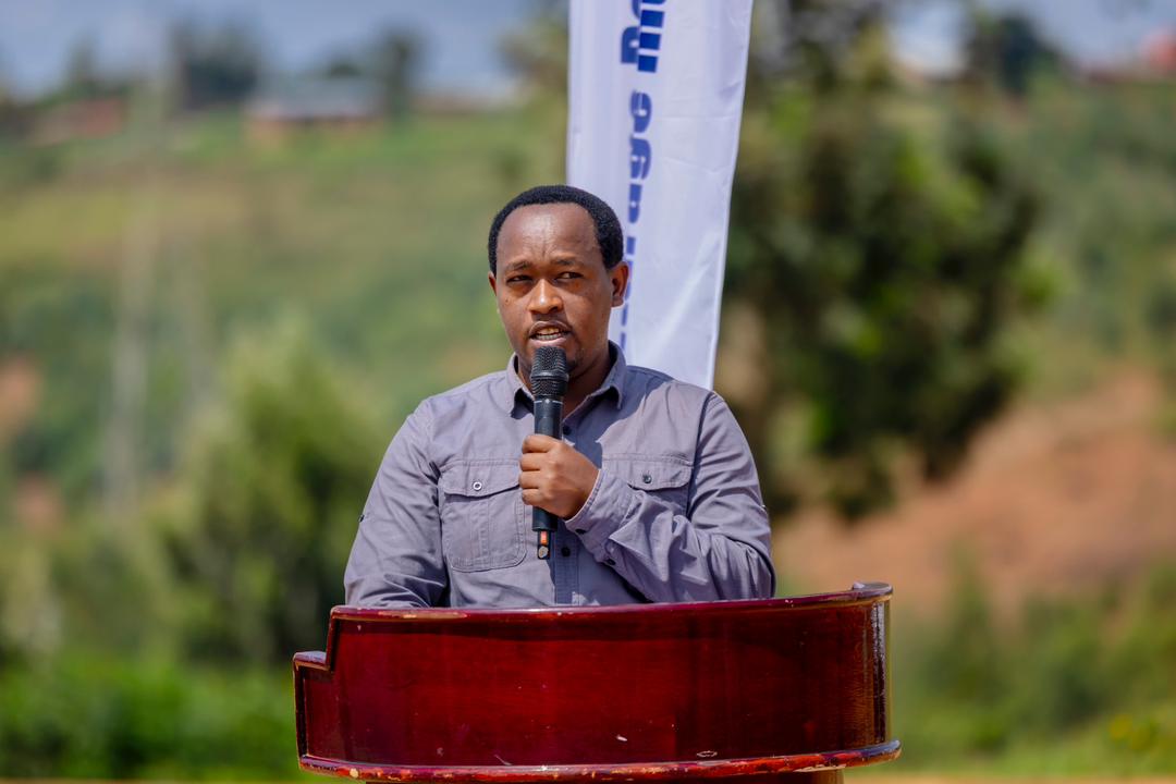 Umuyobozi w'Akarere ka Kamonyi, Dr. Nahayo Sylvere, yashimiye ingabo na Polisi ku bw'ibikorwa by'iterambere batangirije mu Karere ka Kamonyi