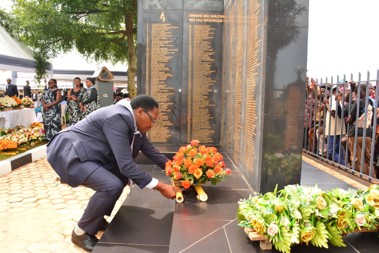 Senateri Niyomugabo Cyprien yifatanyije n'abatuye i Jali mu kwibuka no kunamira abazize Jenoside yakorewe Abatutsi mu 1994