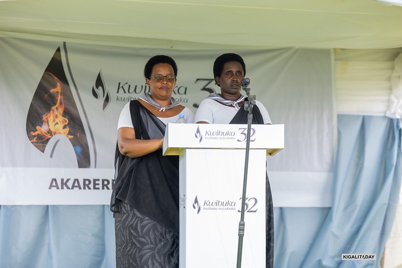 Akaniwabo Colleta (utambaye indorerwamo) yatanze ubuhamye mu #Kwibuka32 i Ntarama mu Karere ka Bugesera