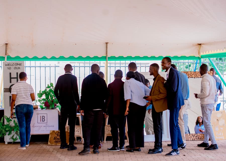Basuye ibikorwa bitandukanye byamuritswe n'urubyiruko bigamije kurufasha kwiteza imbere