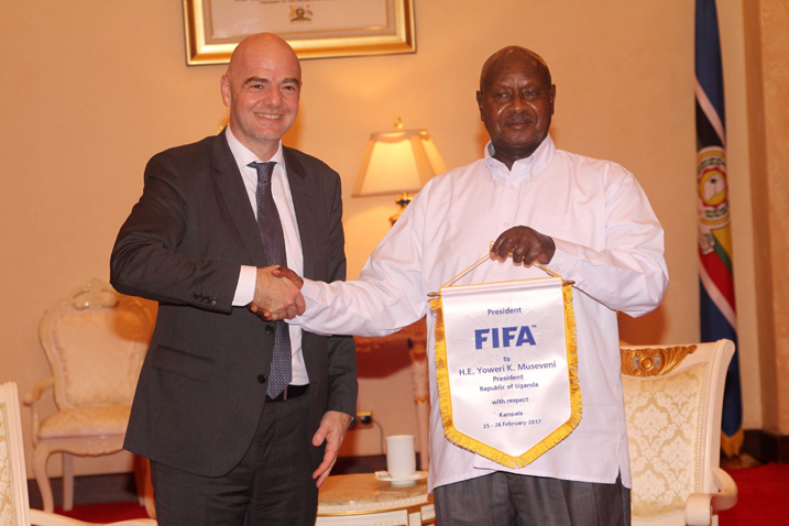 Perezida wa FIFA yaraye Uganda, aho yanabonanye na Perezida Museveni