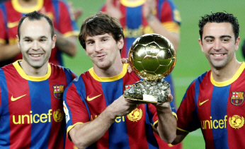 Xavi, Messi na Iniesta batwara ballon d'or muri 2011.