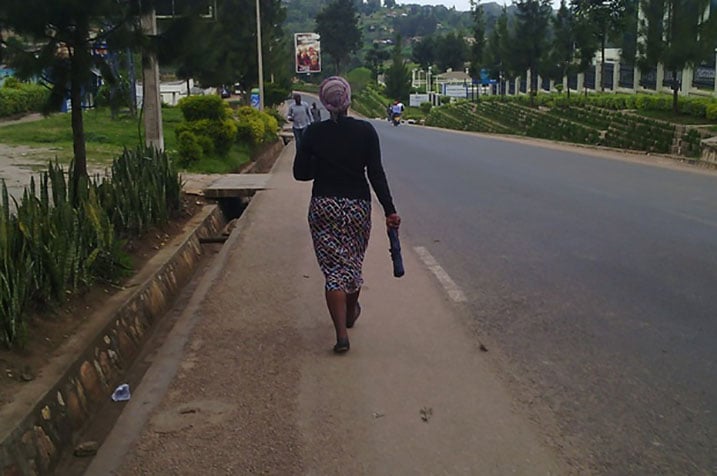 Yahagaritse ubutumwa bwe ahunga itangazamakuru ntacyo aritangarije.
