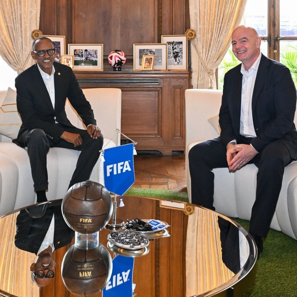 Infantino yakiriye Perezida Kagame mu biro bishya bya FIFA biri i Paris