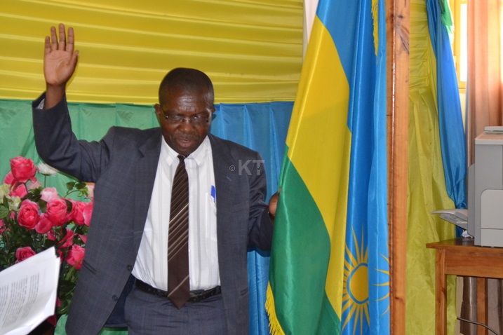 Yarahiriye kuba Umunyarwanda.