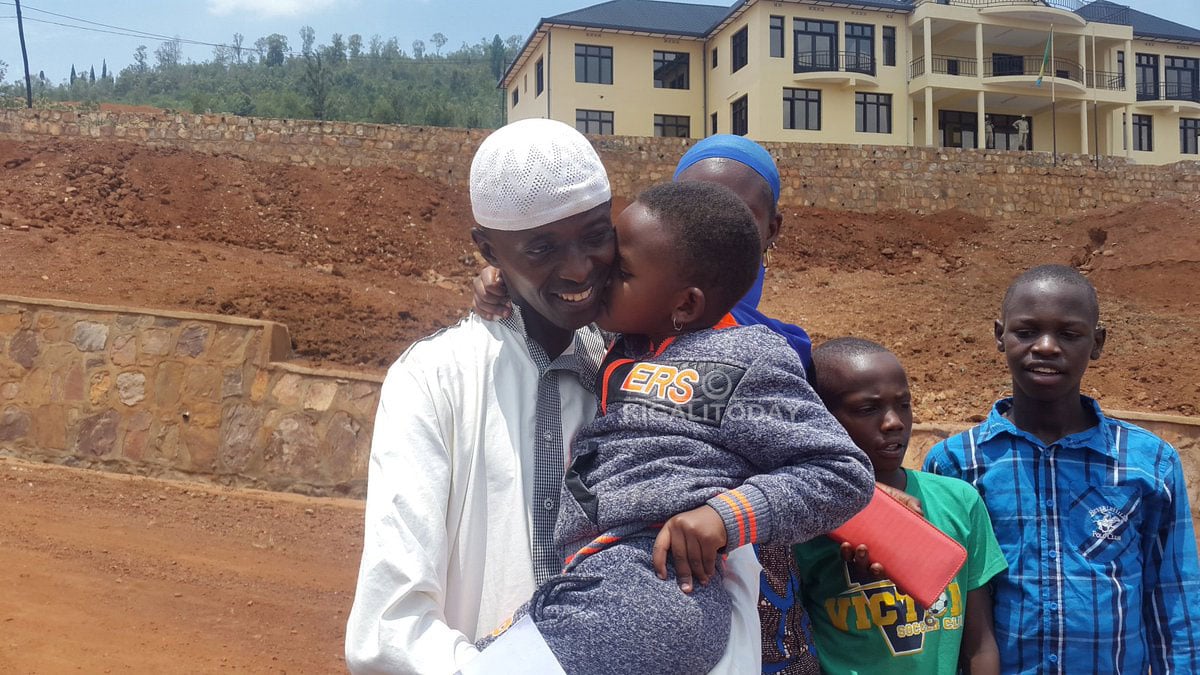Yassin amaze gufungurwa yakiranwe ibyishimo n