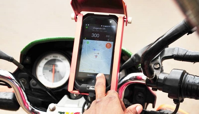 Ibifashijwemo na GPS, mubazi yashyizwe kuri za Moto yereka umumotari n