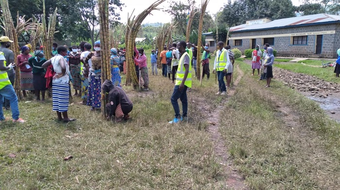 Uru rubyiruko rwibutsa abaremye amasoko kubahiriza amabwiriza yo kwirinda Covid-19