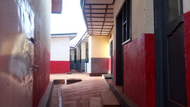 Yubatse n'ibyumba byo gucumbikamo bitakizamo abakiriya kuko nta n'umunyesave waharangira uwifuza hao kurara