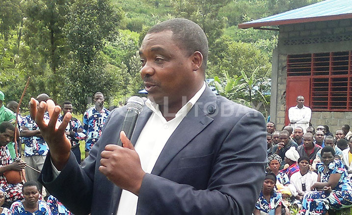 Zaraduhaye avuga ko isoko ryo ku mupaka wa Cyanika ryatinze gutangira kubakwa kubera ko hagitangwa amasoko.