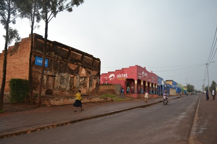 Zimwe mu nzu za mbere zubatswe n'Abarabu mu Mujyi wa Rwamagana zatangiye gusenyuka.