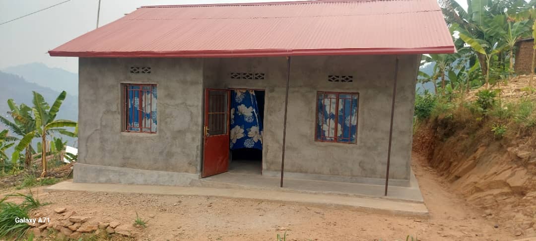 Zimwe mu nzu zubakirwa abasenyewe n'ibiza hari izamaze kuzura