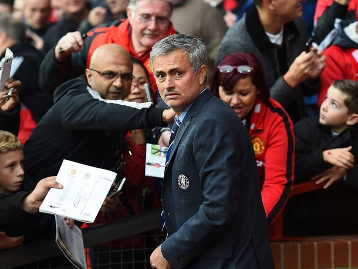 Jose Mourinho niwe uhabwa amahirwe yo gusimbura Van Gaal