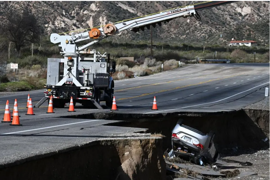 Ibikorwa remezo byangiritse biteza impanuka zahitanye abantu