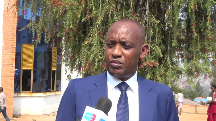 Kazubwenge James avuga ko batabarana iyo hari uwagize ibyago, bakanafashanya mu byishimo iyo hari uwagize ibirori