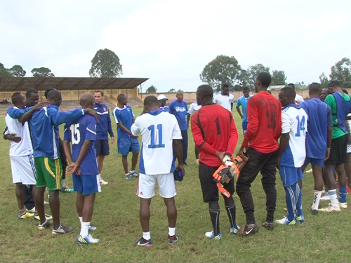 Abakinnyi n'umutoza wa Rayon sport mu myitozo i Nyanza.