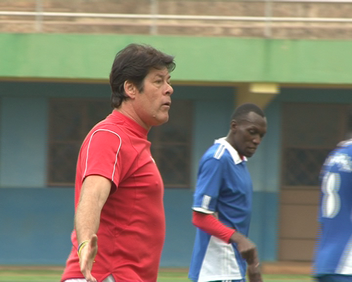 Umutoza Luc Eymael wa Rayon Sport ngo agomba gukina umukino wo gusatira.