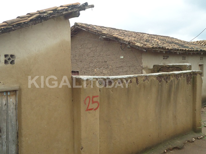 Bamaze amezi 5 babariwe imitungo batarishyurwa kubera igikorwa cyo gukora umuhanda bakavuga ko batangiye guhura n'igihombo.