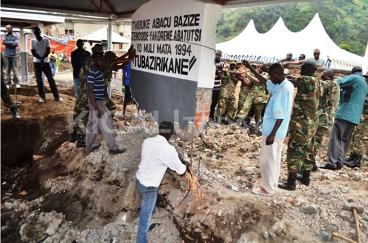 Ibikorwa bwo gushakisha imibiri biracyakomeza impande n'impande mu gihugu.