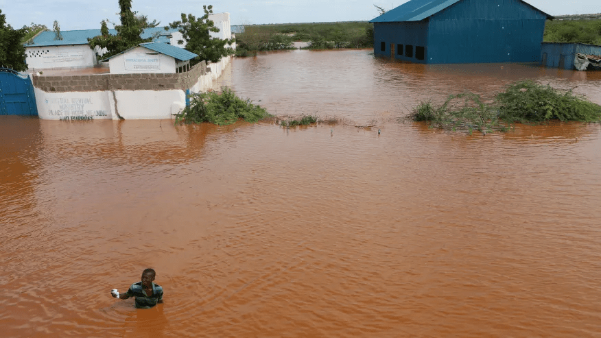 Imyuzure muri Kenya yatumye itangira ry'amashuri risubikwa