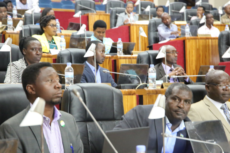 Abadepite bashya bakurikirana amasomo y'intangiriro kuri uyu wa mbere. Bazatangira akazi ku mugaragaro tariki 5 Ukwakira
