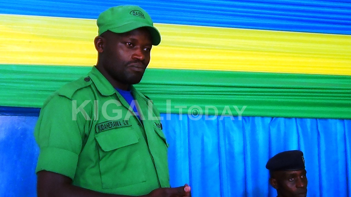 Mudaheranwa, umwe bu ba DASSO ba Muhanga, avuga ko bagiye gushyira mu gusangira amakuru n