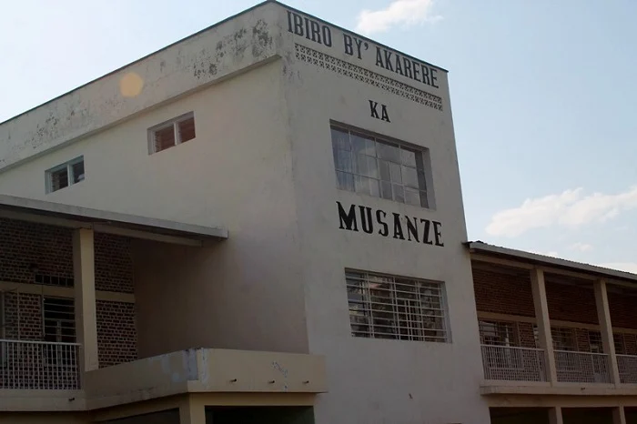 Basanze umusore yarapfiriye mu nzu yabagamo 