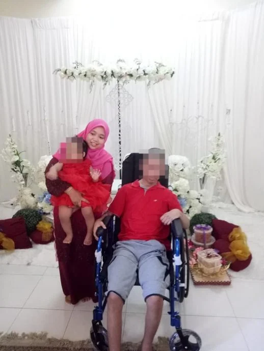 Nurul Syazwani ari kumwe n'uwahoze ari umugabo we n'umwana wabo