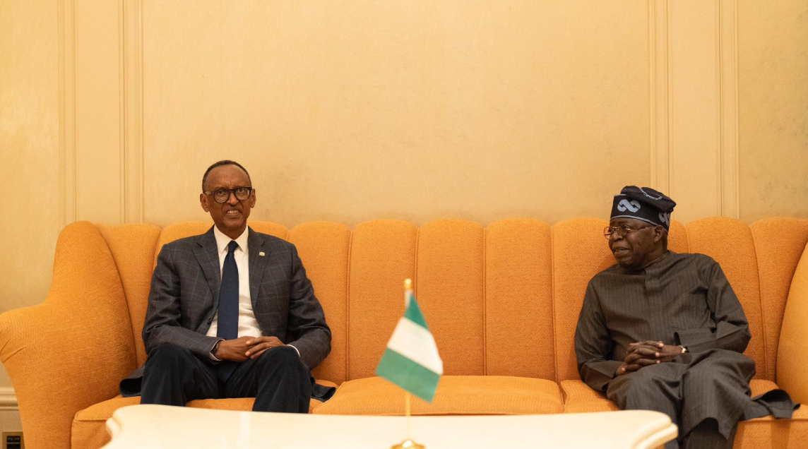 Perezida Kagame yaganiriye na mugenzi we Bola Tinubu wa Nigeria