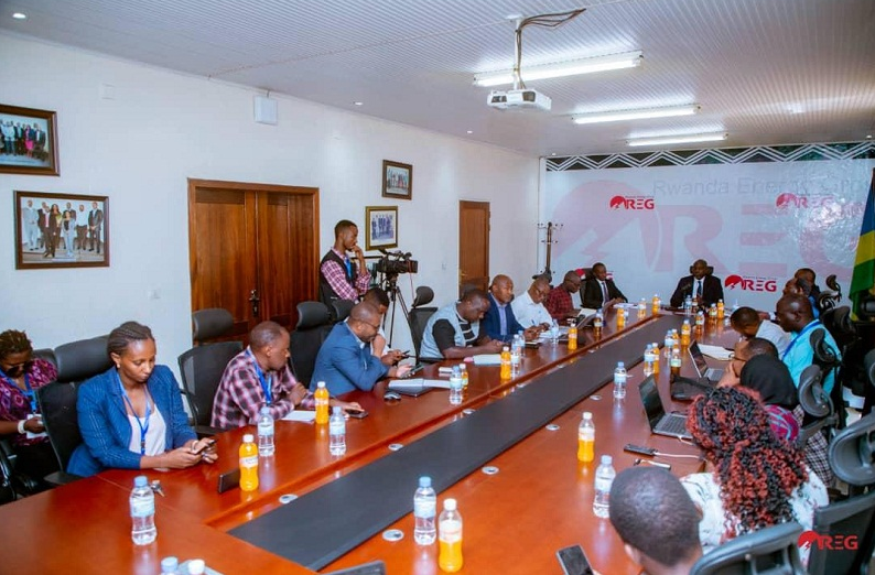 Abayobozi muri REG baganira n'abanyamakuru