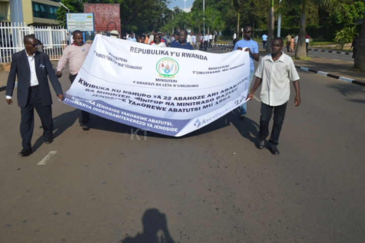 Umuhango wabimburiwe n'urugendo rwo kwibuka.